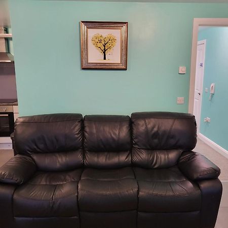 Lovely 2- Bedroom Apartment In Belfast Exterior foto