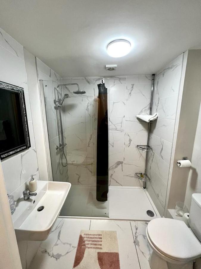 Lovely 2- Bedroom Apartment In Belfast Exterior foto