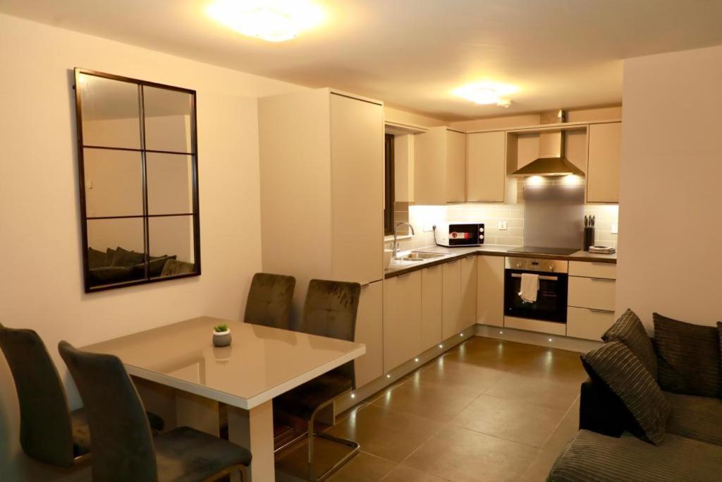 Lovely 2- Bedroom Apartment In Belfast Exterior foto